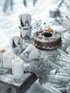 Magia Świąt zaklęta w porcelanie? Zaproś do stołu zastawy Fyrklövern!